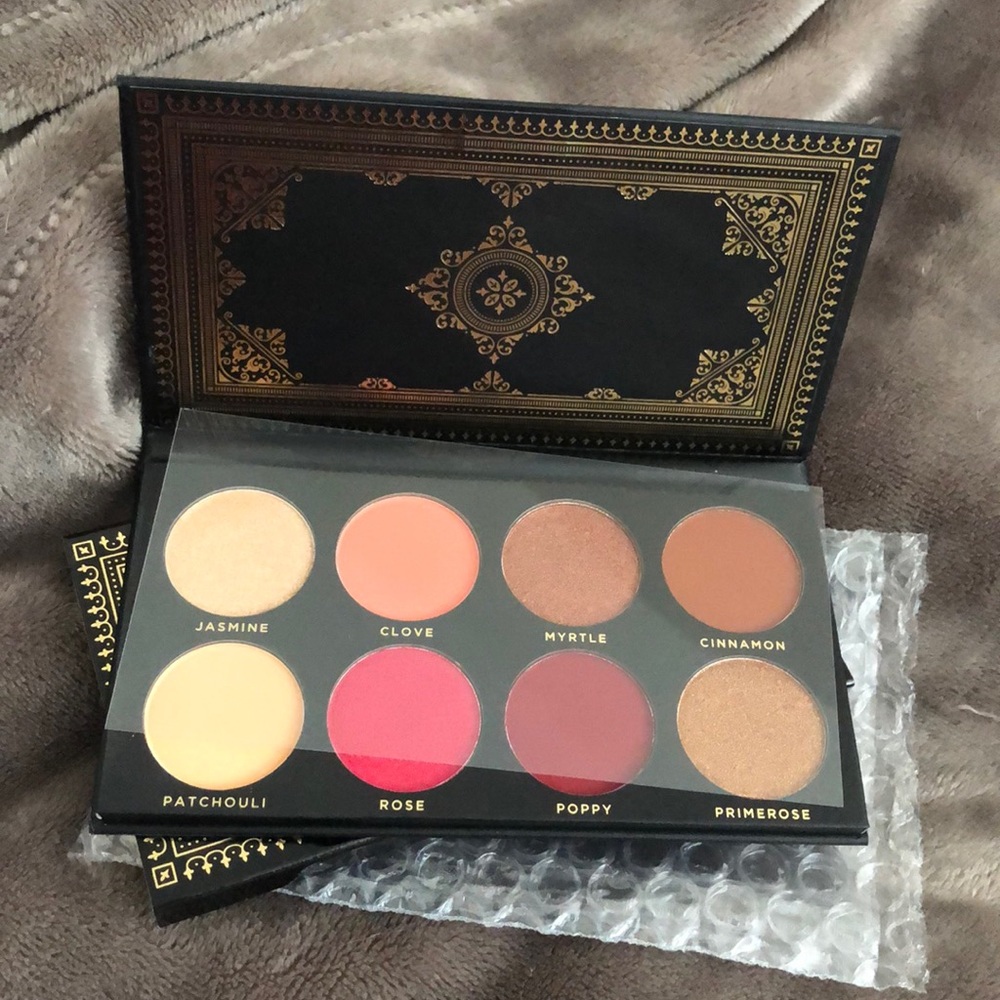 Ace Beaute eyeshadow palette